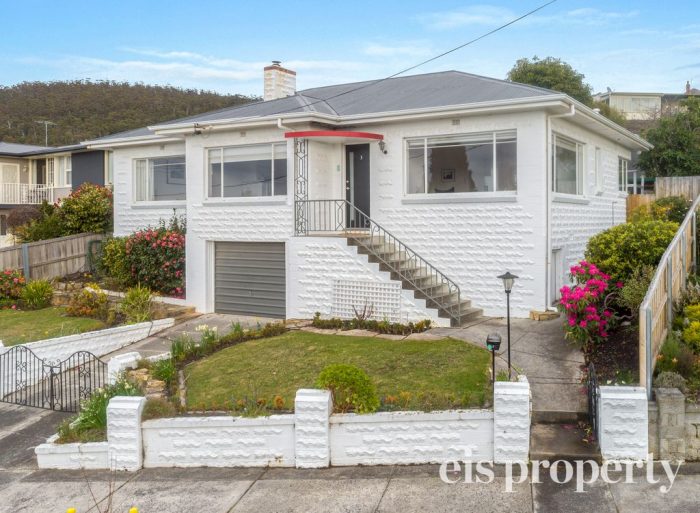 3 Hooper Cres, Mount Stuart TAS 7000, Australia