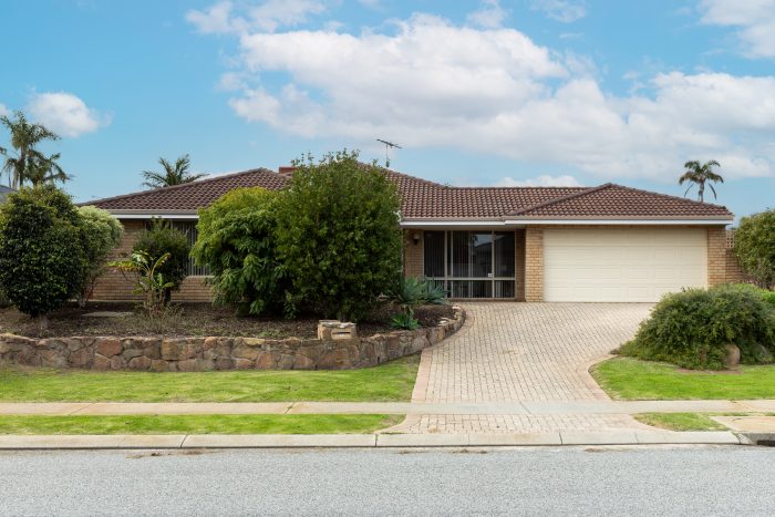 23 Sandover Cres, Winthrop WA 6150, Australia