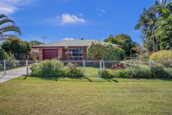 8 Sandpiper St, Slade Point QLD 4740, Australia