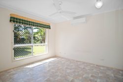 8 Sandpiper St, Slade Point QLD 4740, Australia