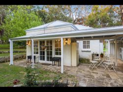 315 Chevin Rd, Roleystone WA 6111, Australia