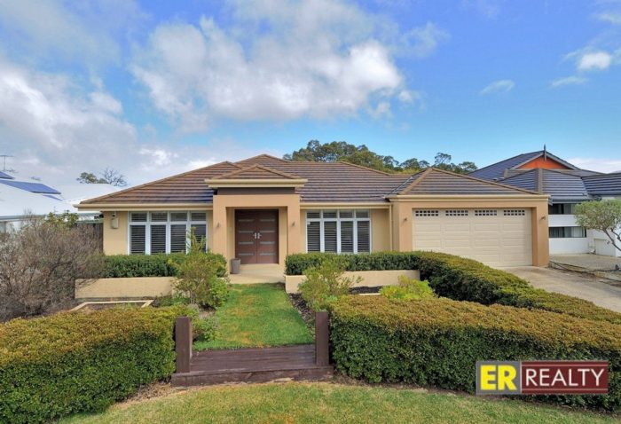 72 Roxburghe Dr, The Vines WA 6069, Australia