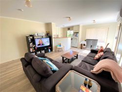 2/14B Gordon Ave, Griffith NSW 2680, Australia