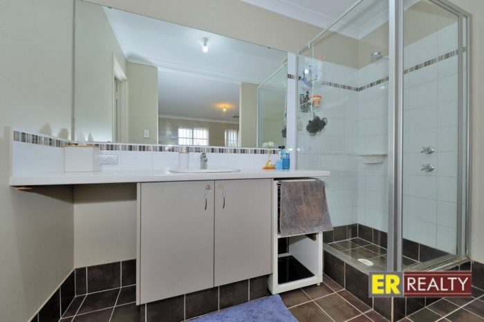 11 Evesham Dr, Ellenbrook WA 6069, Australia