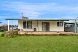 58 Young St, Holbrook NSW 2644, Australia