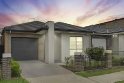 57 William Hart Cres, Penrith NSW 2750, Australia