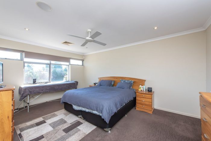 35 Scaddan St, Bassendean WA 6054, Australia