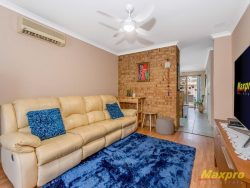 16/6 Lester Dr, Thornlie WA 6108, Australia