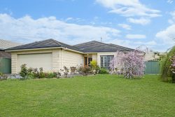 5 Kent Manor, Hamilton VIC 3300, Australia