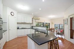 5 Kent Manor, Hamilton VIC 3300, Australia