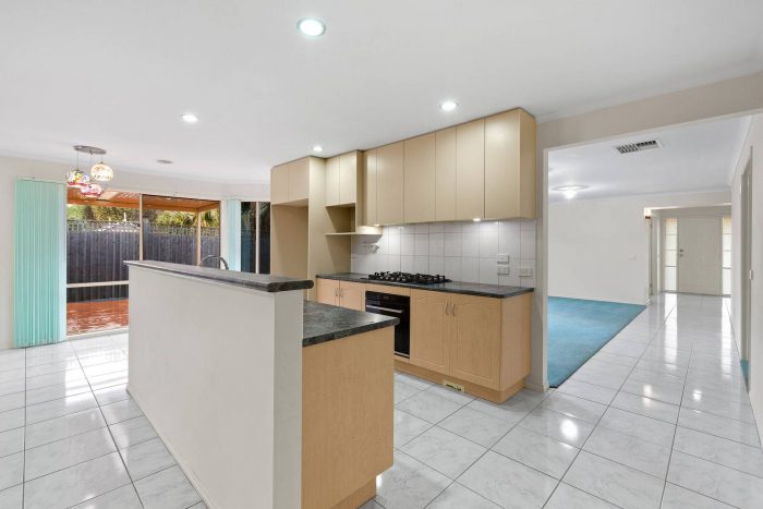 4 Arundel St, Croydon VIC 3136, Australia