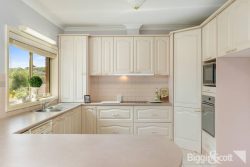 6 Mansell Ct, Berwick VIC 3806, Australia