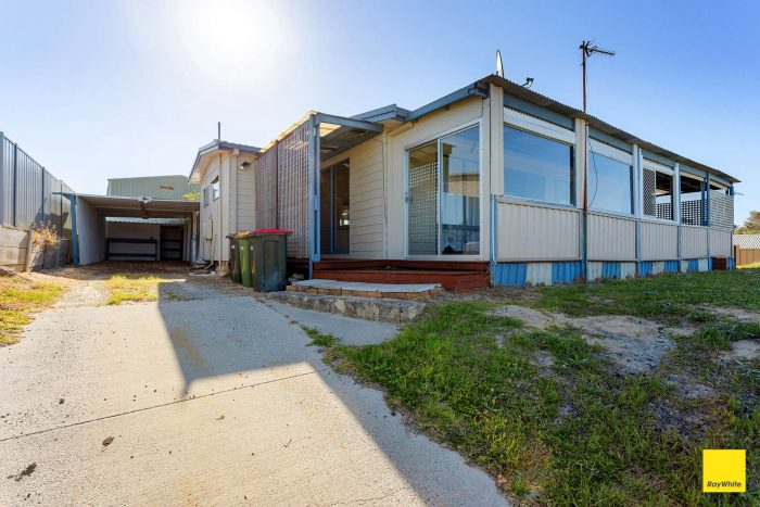 17 Jones St, Ledge Point WA 6043, Australia