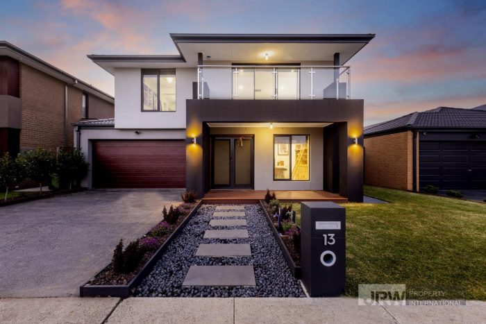 13 Grassbird St, Clyde North VIC 3978, Australia