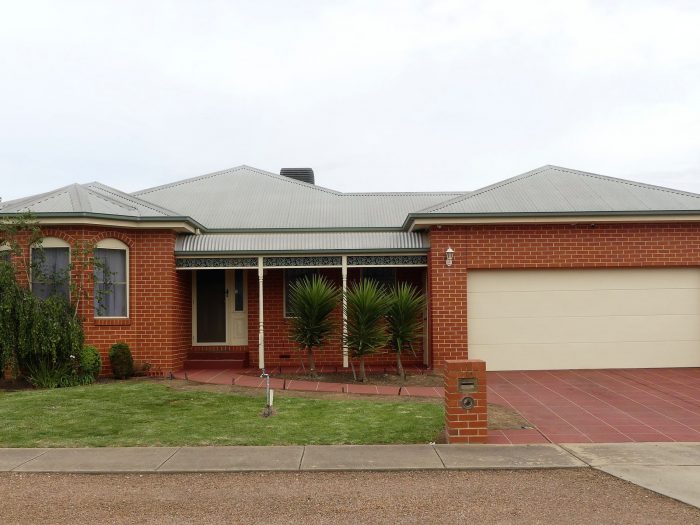 110 Parkside Dr, Shepparton VIC 3630, Australia