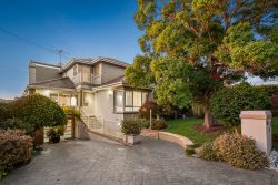 11 River Ave, Ascot Vale VIC 3032, Australia