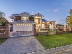 3 Santabelle Cres, Clear Island Waters QLD 4226, Australia