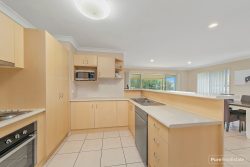 21 Charlton Pl, Regents Park QLD 4118, Australia