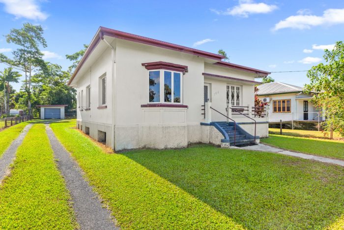 106 Mourilyan Rd, East Innisfail QLD 4860, Australia