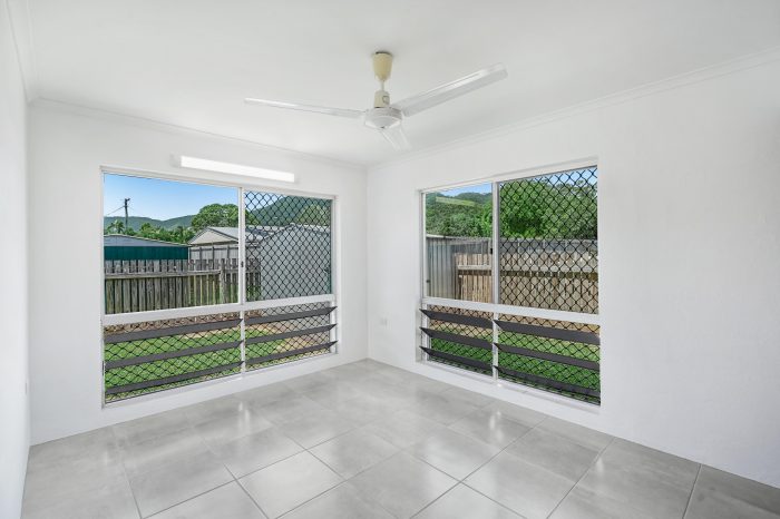 Unit 1/1 Kauri St, Manoora QLD 4870, Australia