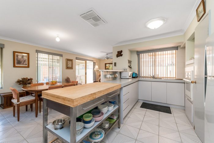 3 Ravenswood Ct, Nollamara WA 6061, Australia