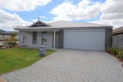 33 Cheriton Ave, Ellenbrook WA 6069, Australia