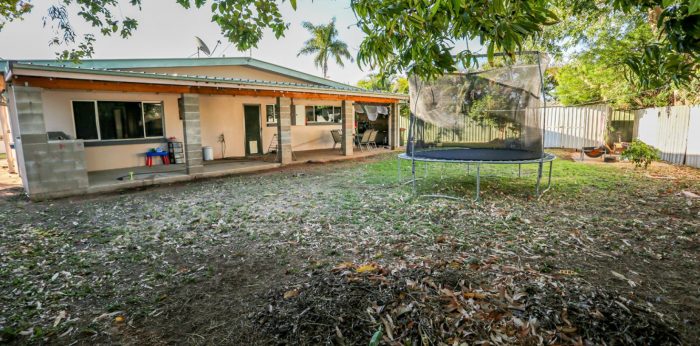 4 Cook Cres, Sunset QLD 4825, Australia