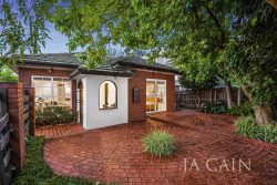 1/2 Somerset Rd, Glen Iris VIC 3146, Australia