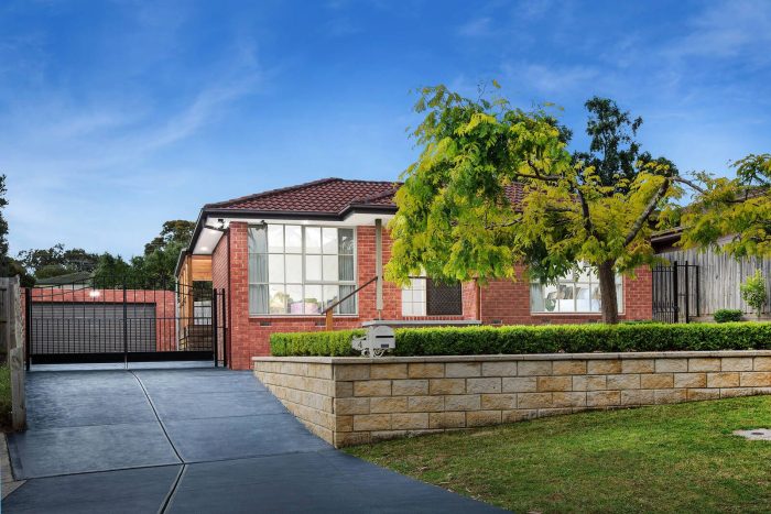 4 Dealbata Pl, Croydon Hills VIC 3136, Australia