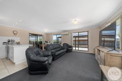 2/57 Cavenor Dr, Rokeby TAS 7019, Australia