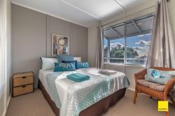 16 Harvey Dr, Ledge Point WA 6043, Australia