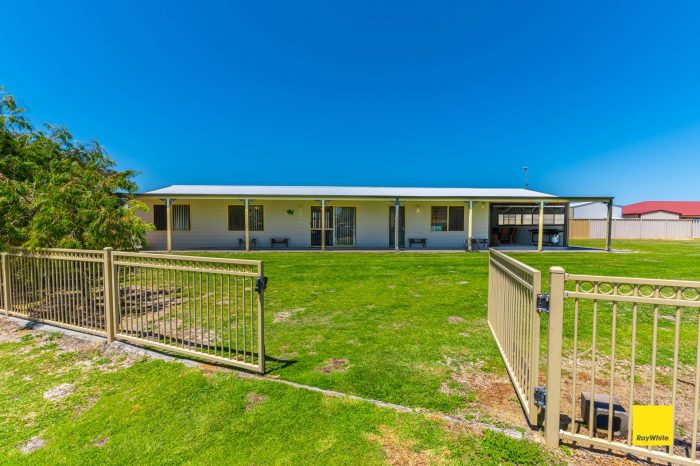 8 Lawrence Pl, Lancelin WA 6044, Australia