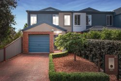 33 Seggan Cir, Gowanbrae VIC 3043, Australia