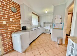 8/3A Sam Place, Young NSW 2594, Australia