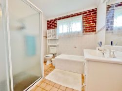 8/3A Sam Place, Young NSW 2594, Australia