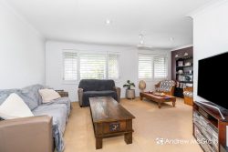 71 Caves Beach Rd, Caves Beach NSW 2281, Australia