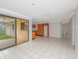 2 Emma Pl, Springfield Lakes QLD 4300, Australia