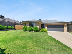 18 Lysterfield Ln, Wodonga VIC 3690, Australia