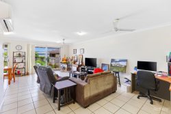 2/4 Poinciana Pl, Gracemere QLD 4702, Australia