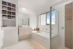 3 Tallowood Cct, Charlestown NSW 2290, Australia