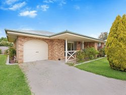 1/129 Hovell St, Howlong NSW 2643, Australia