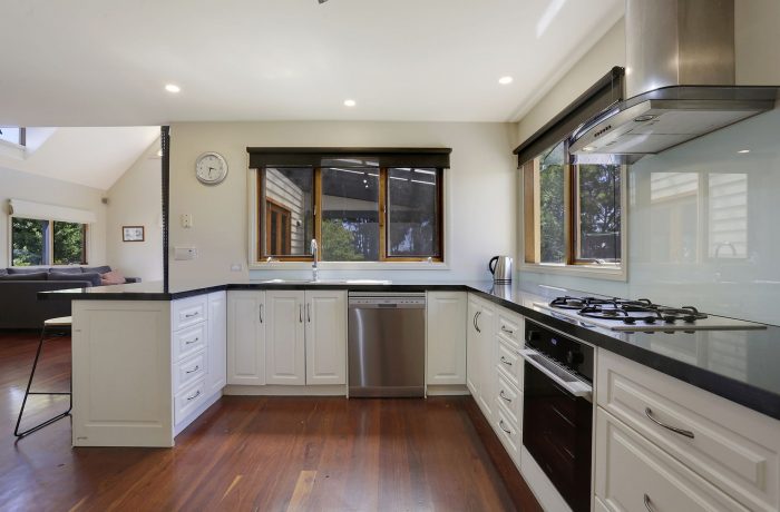 30 Johnstones Ln, Grassmere VIC 3281, Australia