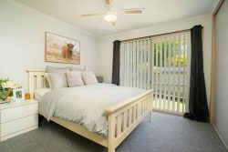 1/2 Michelle Ave, Lavington NSW 2641, Australia