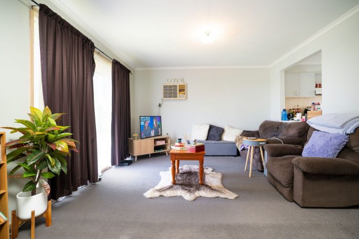 1/2 Michelle Ave, Lavington NSW 2641, Australia