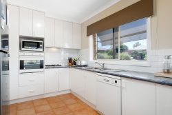 1/11 Southern View Dr, West Albury NSW 2640, Australia