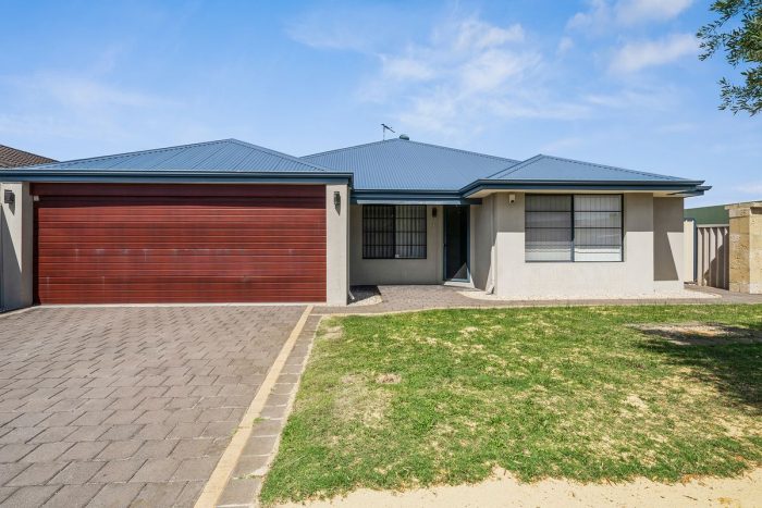 39 Dunlin Gardens, Bennett Springs WA 6063, Australia