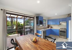 25 Scenic Dr, Budgewoi NSW 2262, Australia