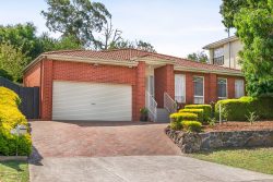 15 Thrush St, South Morang VIC 3752, Australia