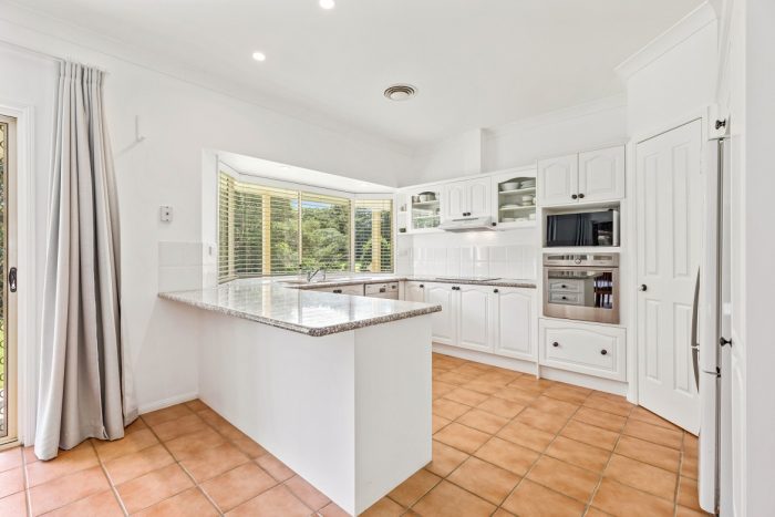 61 Burgess Ave, Maleny QLD 4552, Australia