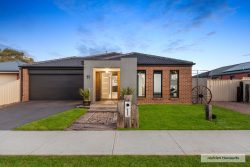 11 Chloe Dr, Broadford VIC 3658, Australia